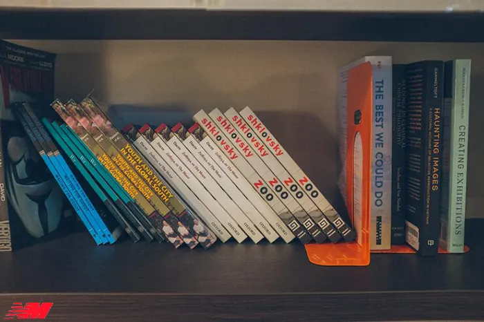 Книги англійською, німецькою та французькою мовами на полицях магазину Асортимент книг іноземними мовами у магазині