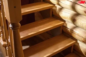 Класичні дерев’яні сходи з масиву: елегантність, надійність і довговічність