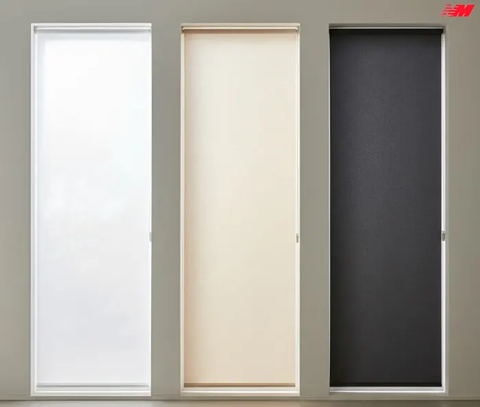 Типи тканин для рулонних штор — від прозорої до блекаут Три типи тканин для рулонних штор: прозора, напівзатемнювальна та блекаут поруч